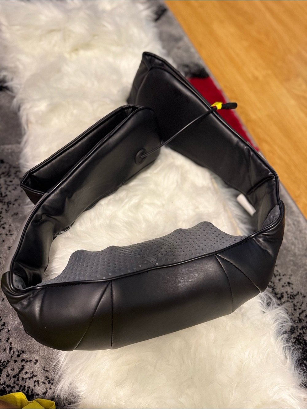 Amazon Black Shiatsu Neck & Shoulder Massager - Picture 3 of 4